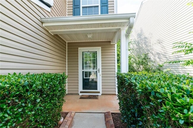 Building Photo - 2860 Mayfair Dr