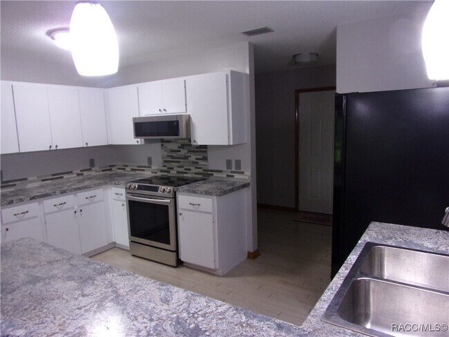 Building Photo - 905 N Palm Springs Terrace