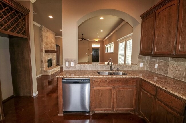 Building Photo - 4 Bedroom Single Family Home:  Move in Special: