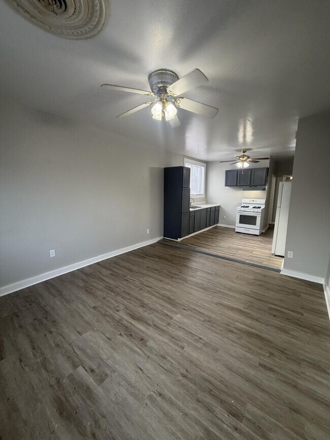 Building Photo - 3910 Deodar St