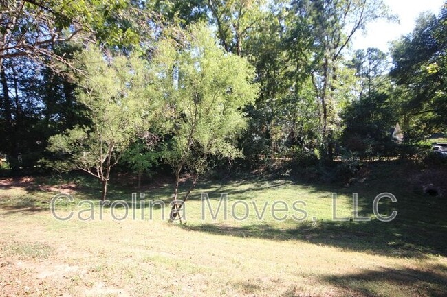 Building Photo - 324 Skylark Cir