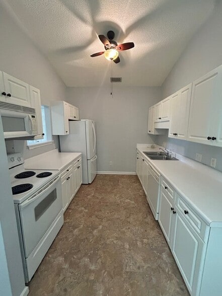 Building Photo - 3010 Winston Dr