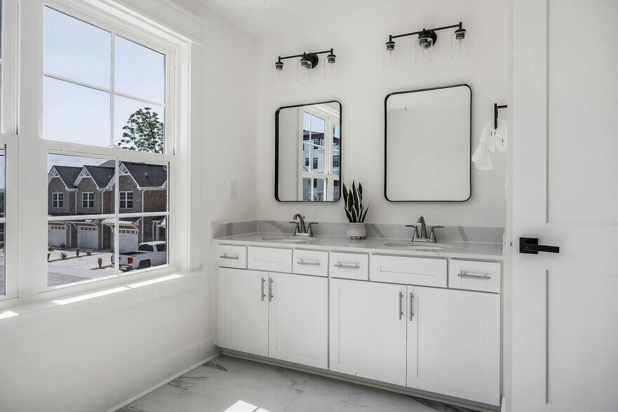 Building Photo - 207 S High St