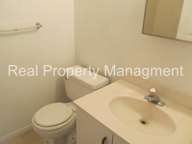 Building Photo - 1765 N 200 E
