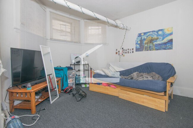 Building Photo - Packards Corner BU 4 bed 1.5 bath for 9.1 Heat Hw inc Students ok,