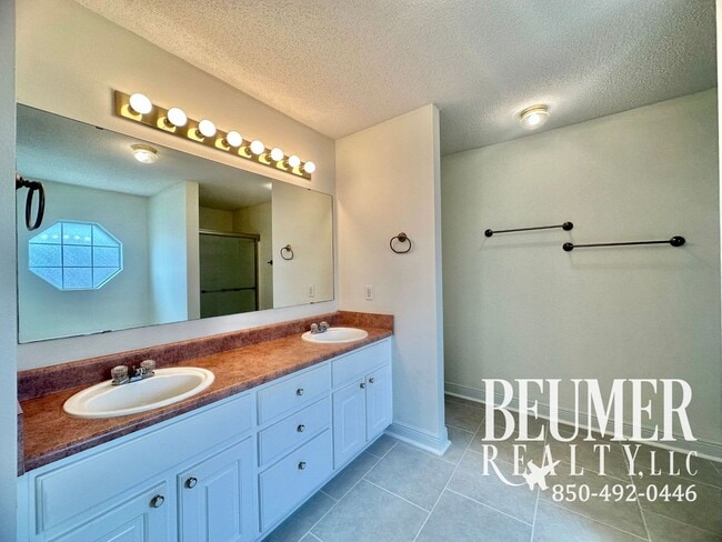 Building Photo - 4br/3ba Big, Bold, Beautiful Home for Rent