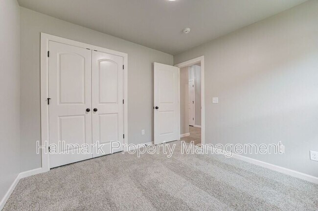 Building Photo - 560 Hackberry Ln