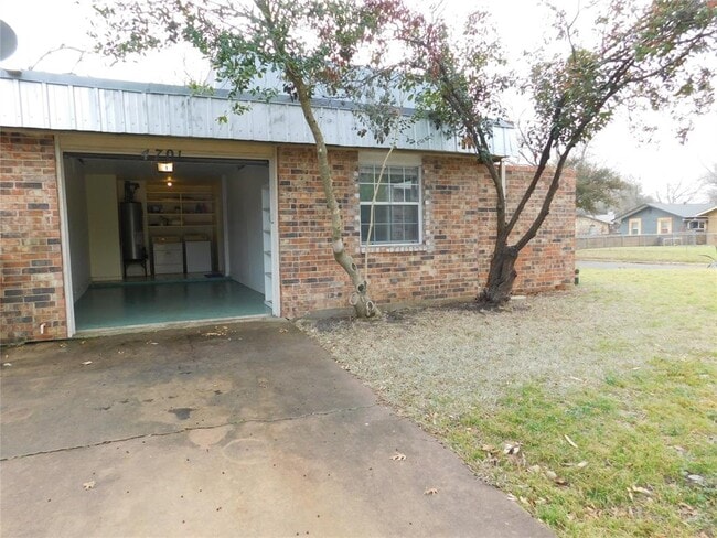 Building Photo - 4701 Sagebrush Cir