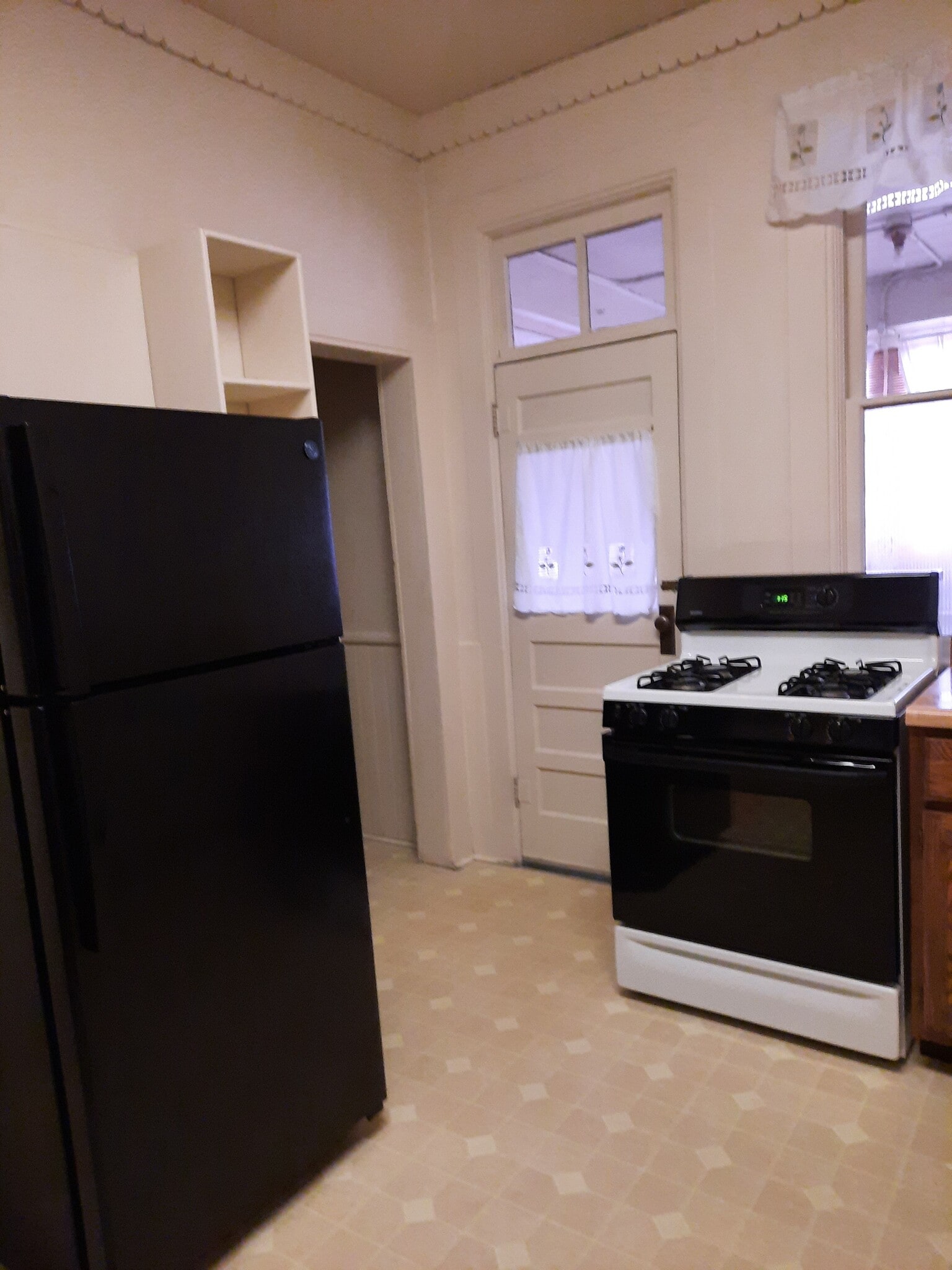 Kitchen - 1743 N Clarkson St