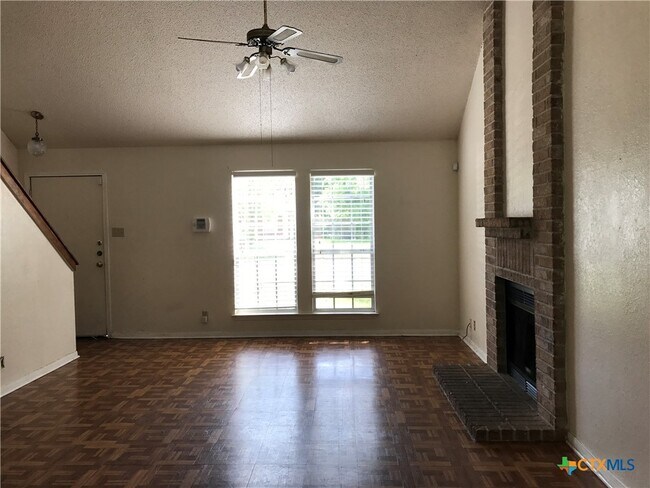 Building Photo - 2113 Caprice Dr