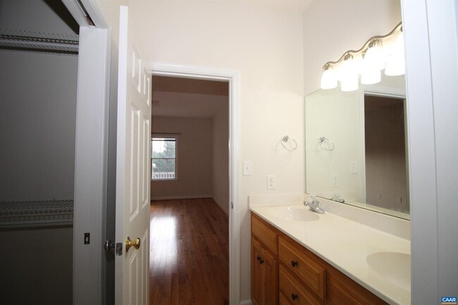 Building Photo - 121 Bryant Dr