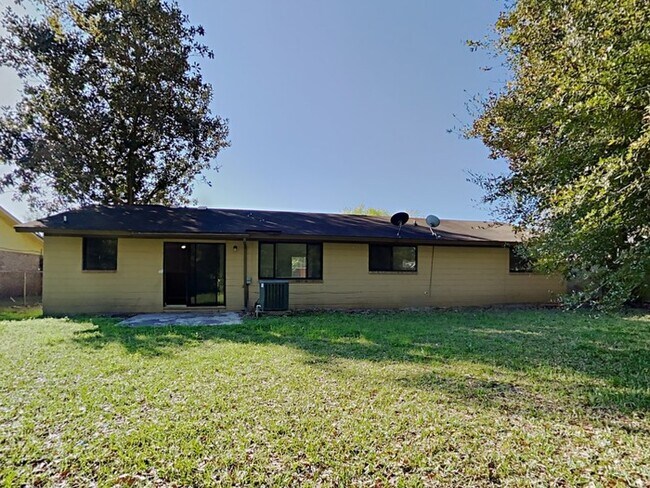 Building Photo - Northside Home