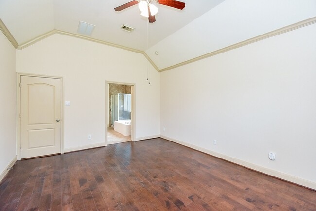 Building Photo - 28514 Hayden Park Dr