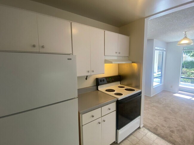 Building Photo - $500 MOVE IN SPECIAL!! One Bedroom Condo A...