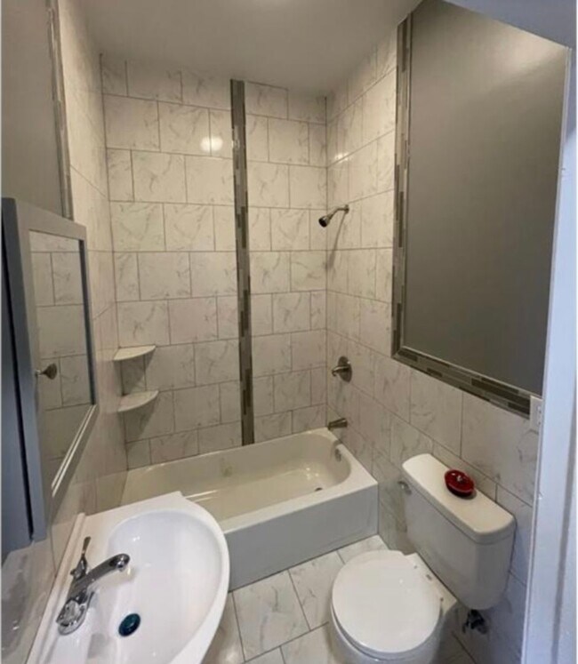 Building Photo - 1839 W North Ave