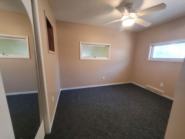 Building Photo - Beautiful home with attached garage and great yard!