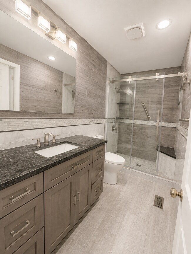 Building Photo - 1228 Bromley Dr