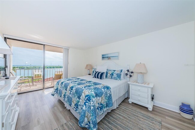 Building Photo - 6357 Bahia Del Mar Blvd S