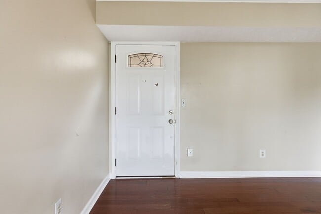 Building Photo - 515 Chesterfield Ave