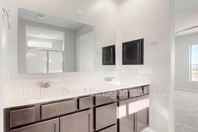 Building Photo - 6405 Kings Cyn Cv NE