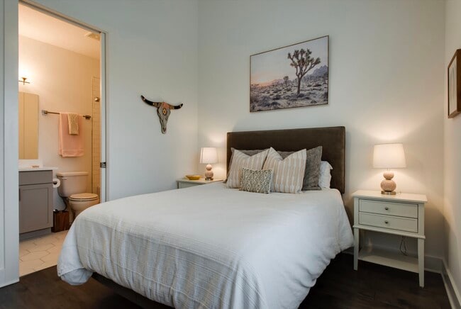 Building Photo - 700 James Ave