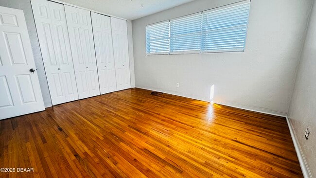 Building Photo - 921 N Wild Olive Ave