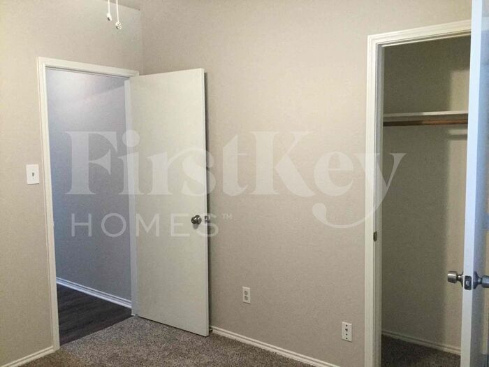 Building Photo - 6800 Running Creek Dr