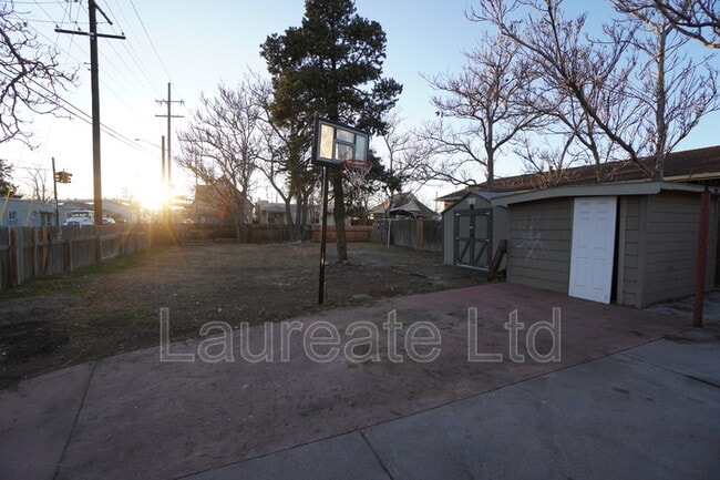 Building Photo - 2417 E 47th Ave