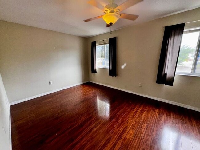 Building Photo - 3 Bedroom 2 Bath Magnolia Pointe Townhome with a Fenced backyard!