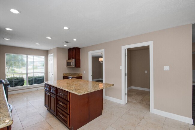 Building Photo - 2103 Paintbrush Ave