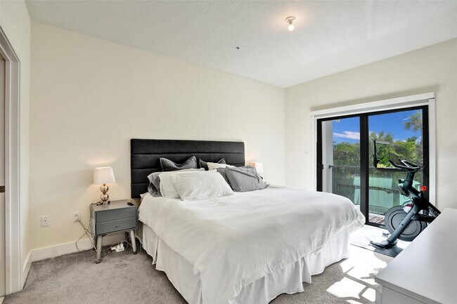 Building Photo - 8001 NW 41st St