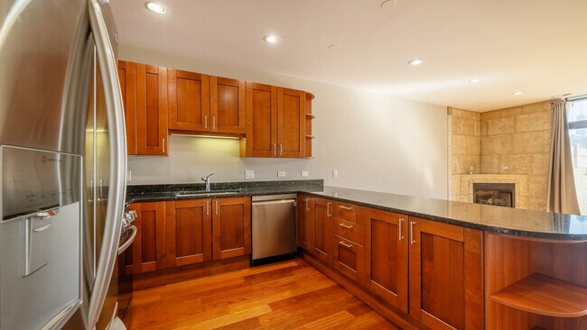 Building Photo - 651 N Milwaukee Ave