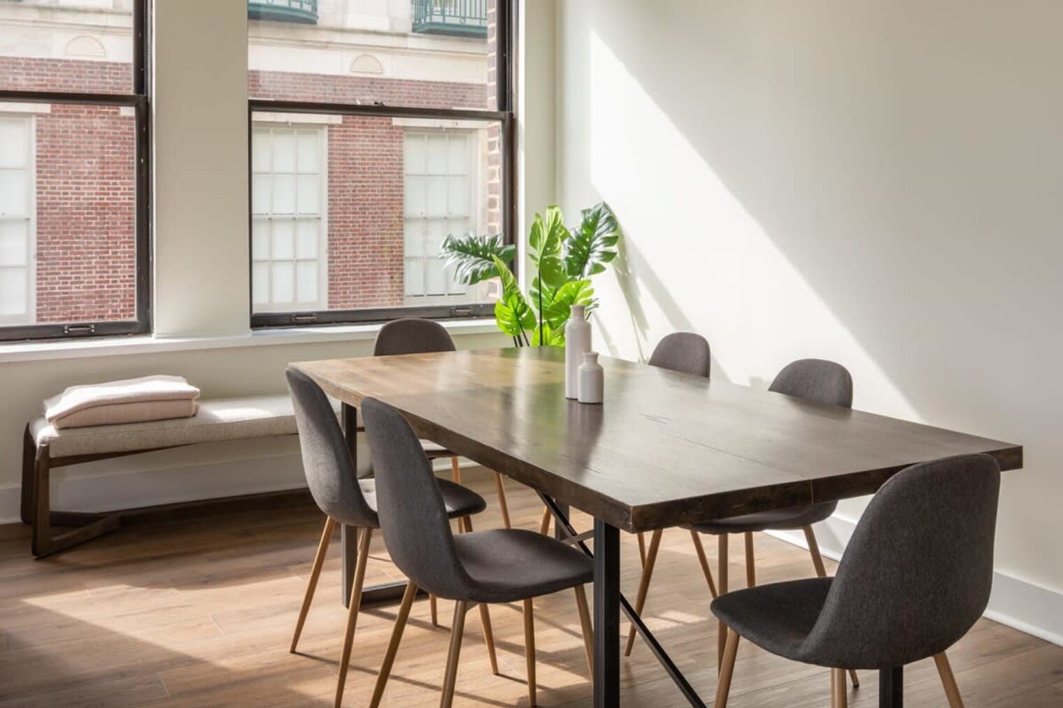 Building Photo - 150 S 6th St