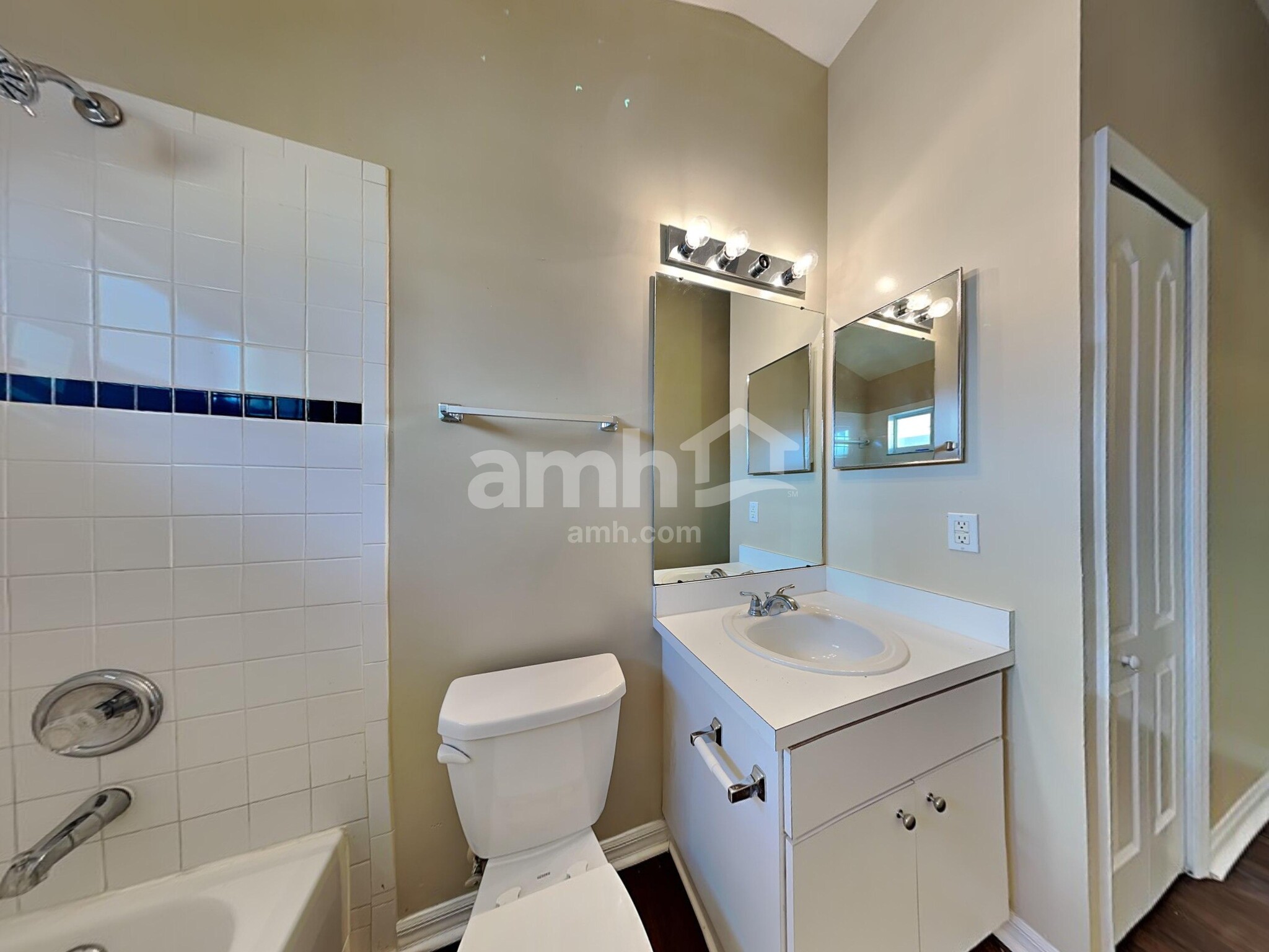 Building Photo - 1309 Lake Shore Ranch Dr