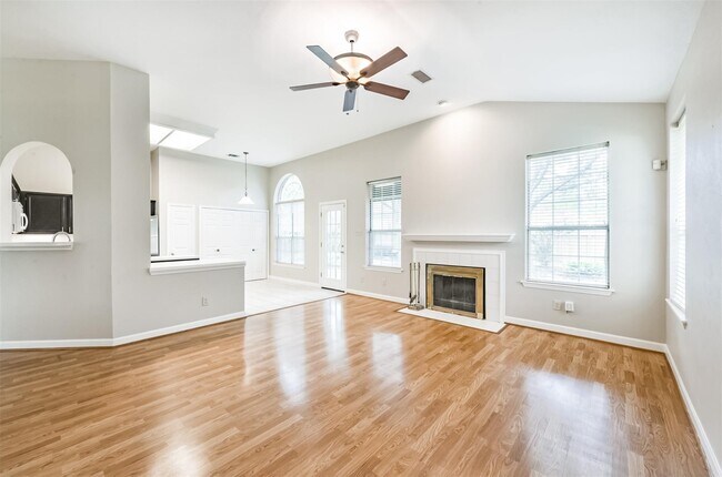 Building Photo - 15019 Trumpet Vine Ln