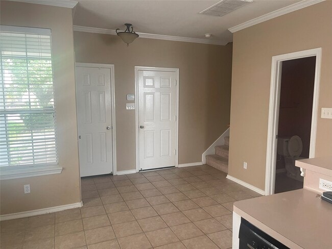 Building Photo - 5815 Vinemont Ln