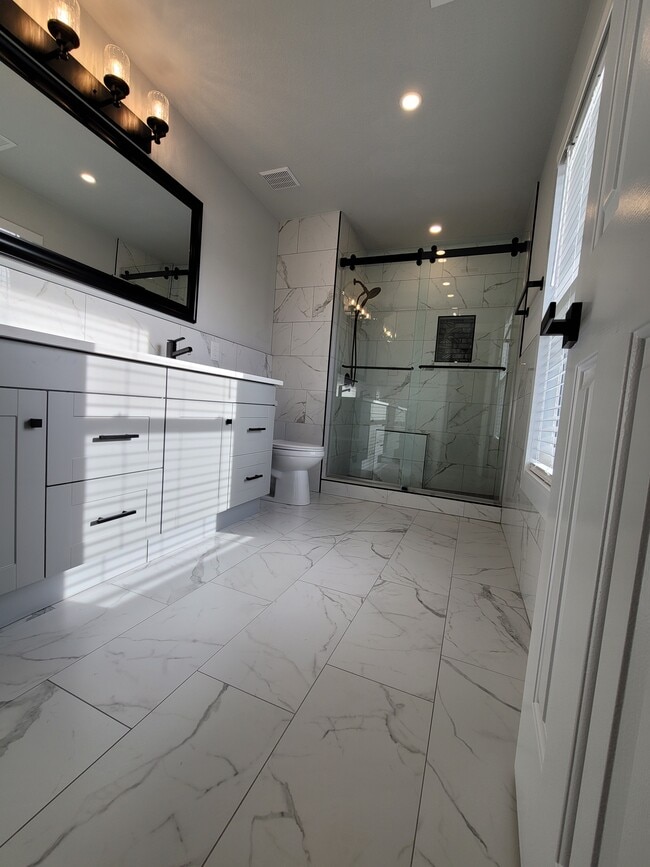 Building Photo - 303 Edgewood Cv