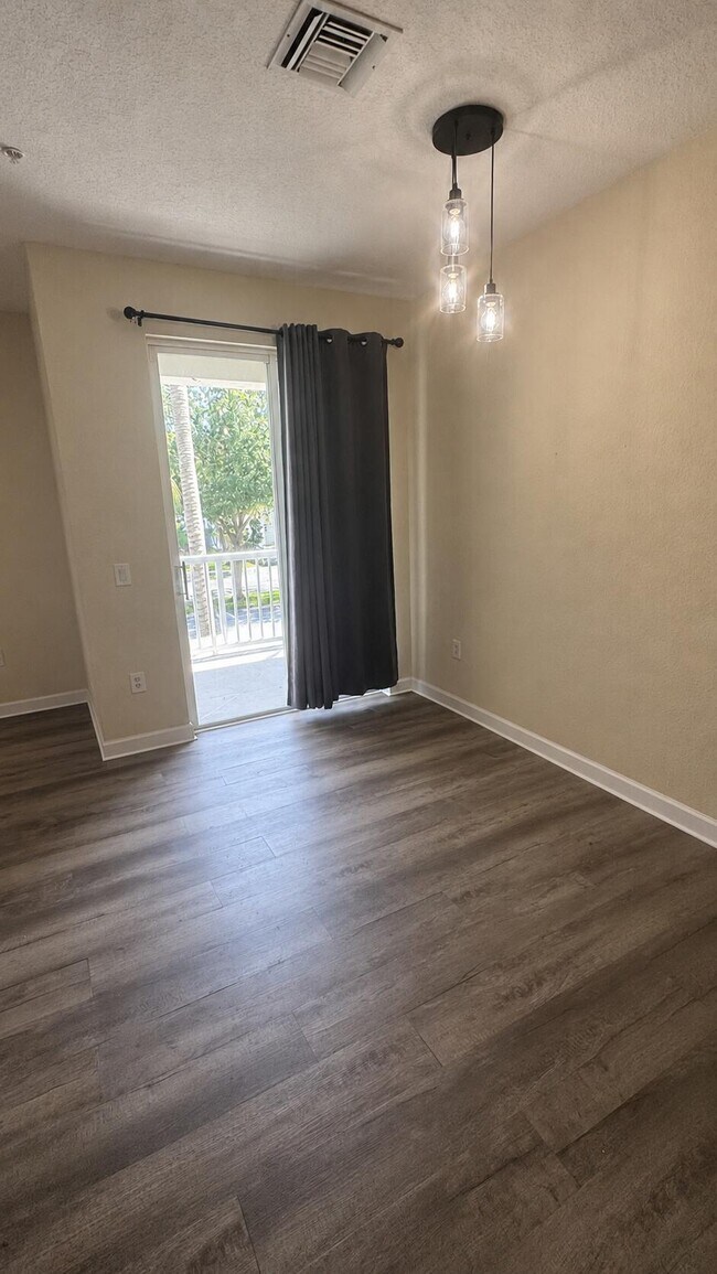 Building Photo - 2039 Shoma Dr
