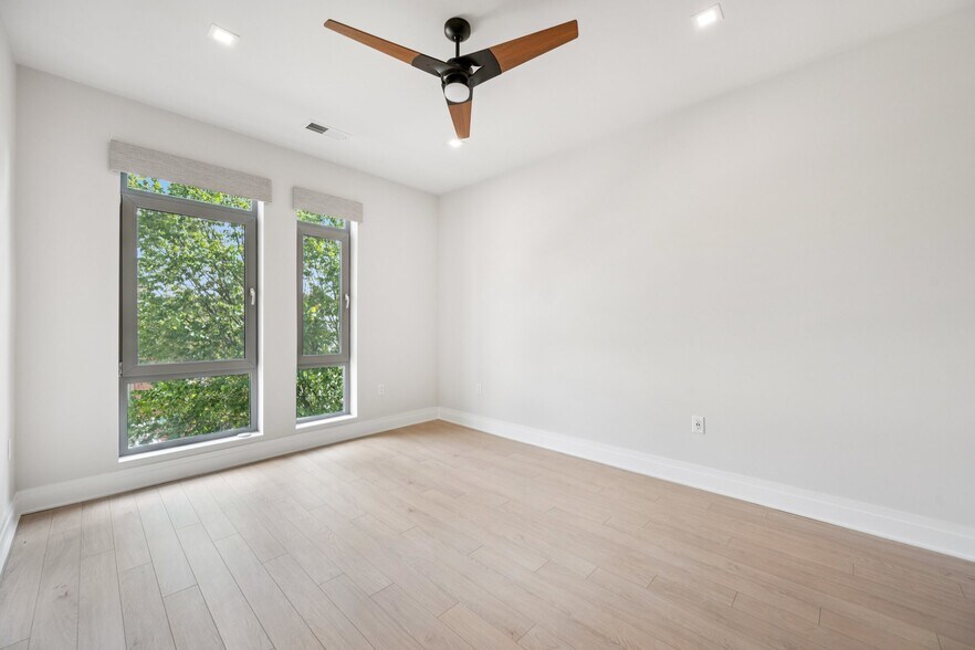 Building Photo - 900 11th St SE