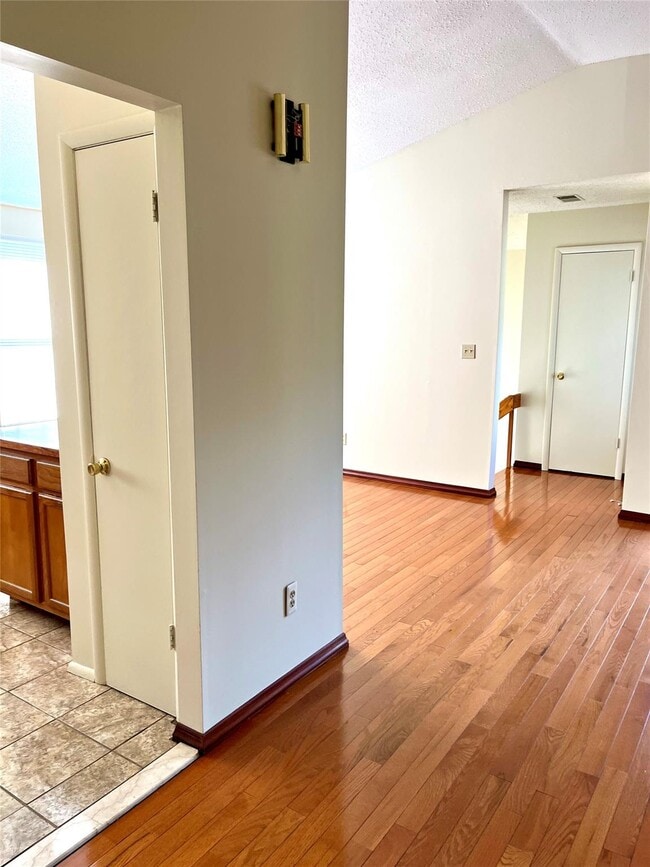 Building Photo - 4001 Whispering Hills Dr