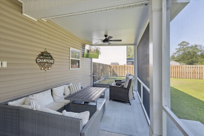 Building Photo - Spacious 4BR Home with Screened Porch & Fenced Yard in Effingham