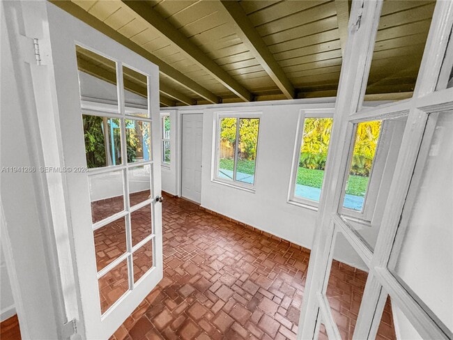 Building Photo - 1575 SW 12th Ave