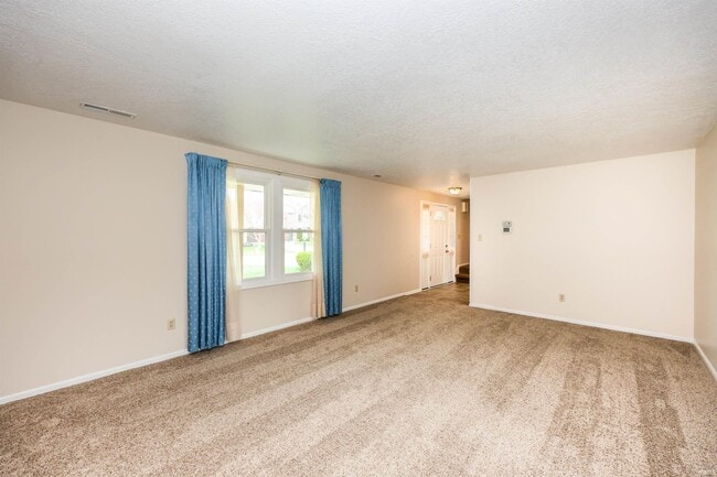 Building Photo - 7104 Tanbark Ln