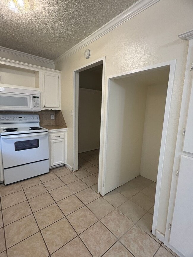 Building Photo - 808 Catherine Dr
