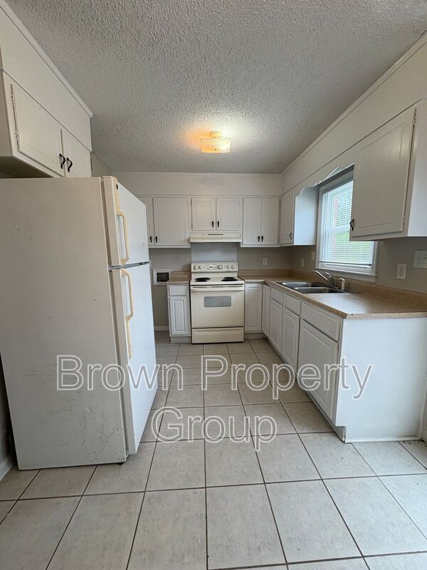 Building Photo - 2113 Grand Prix Dr