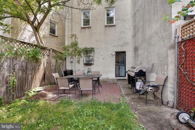 Building Photo - 874 N 4th St