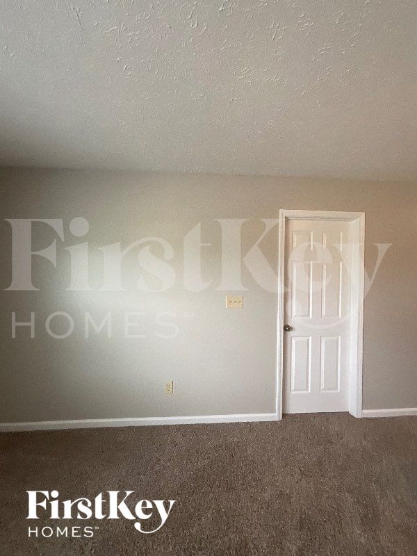 Building Photo - 2377 Willowview Dr