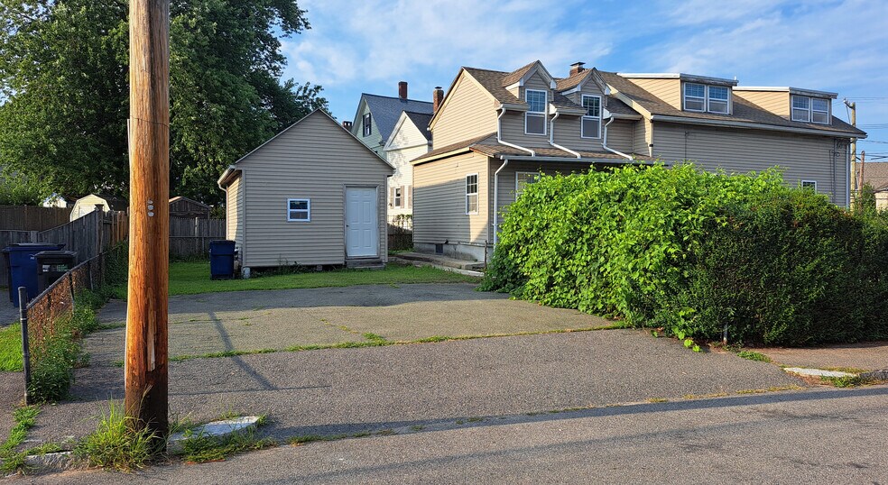 Building Photo - 158 Baker St