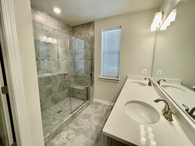 Building Photo - 14955 River Walk Way