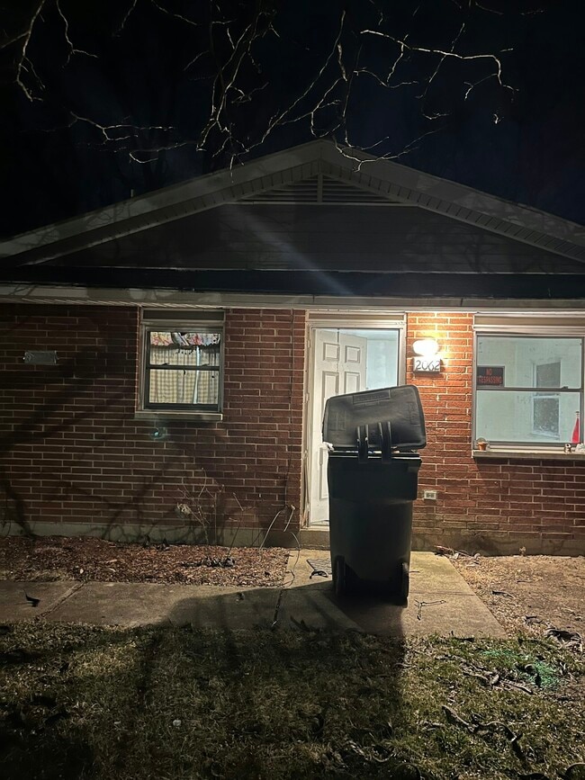 Building Photo - 2062 Hickorydale Dr